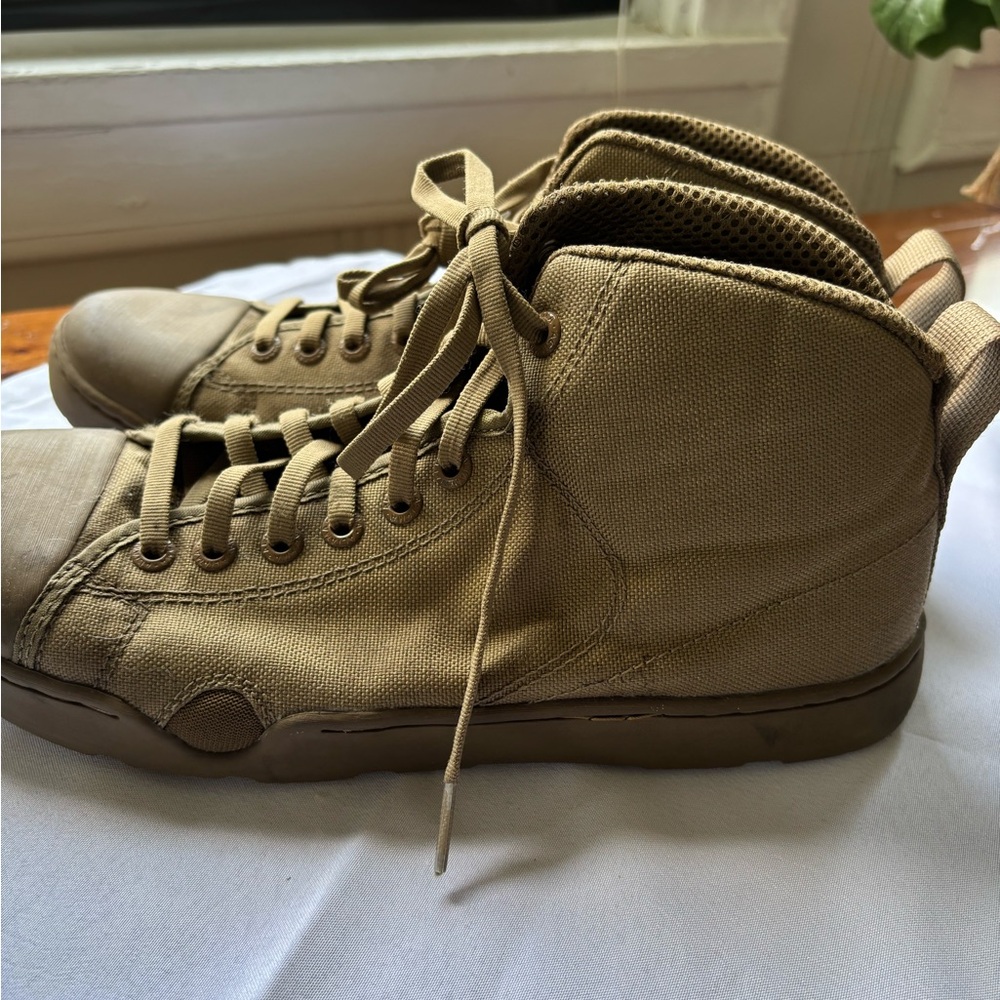 Altama, Men’s Maritime Assault BootsColor is “Coyote”, Pre-Owned, sz 8 US